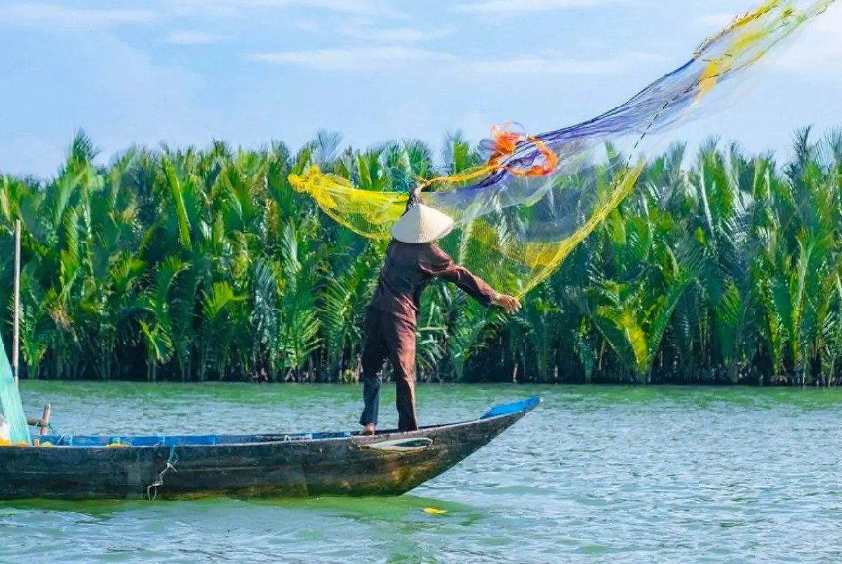 Casting fishing nets Bay Mau coconut forest tour, Hoi An